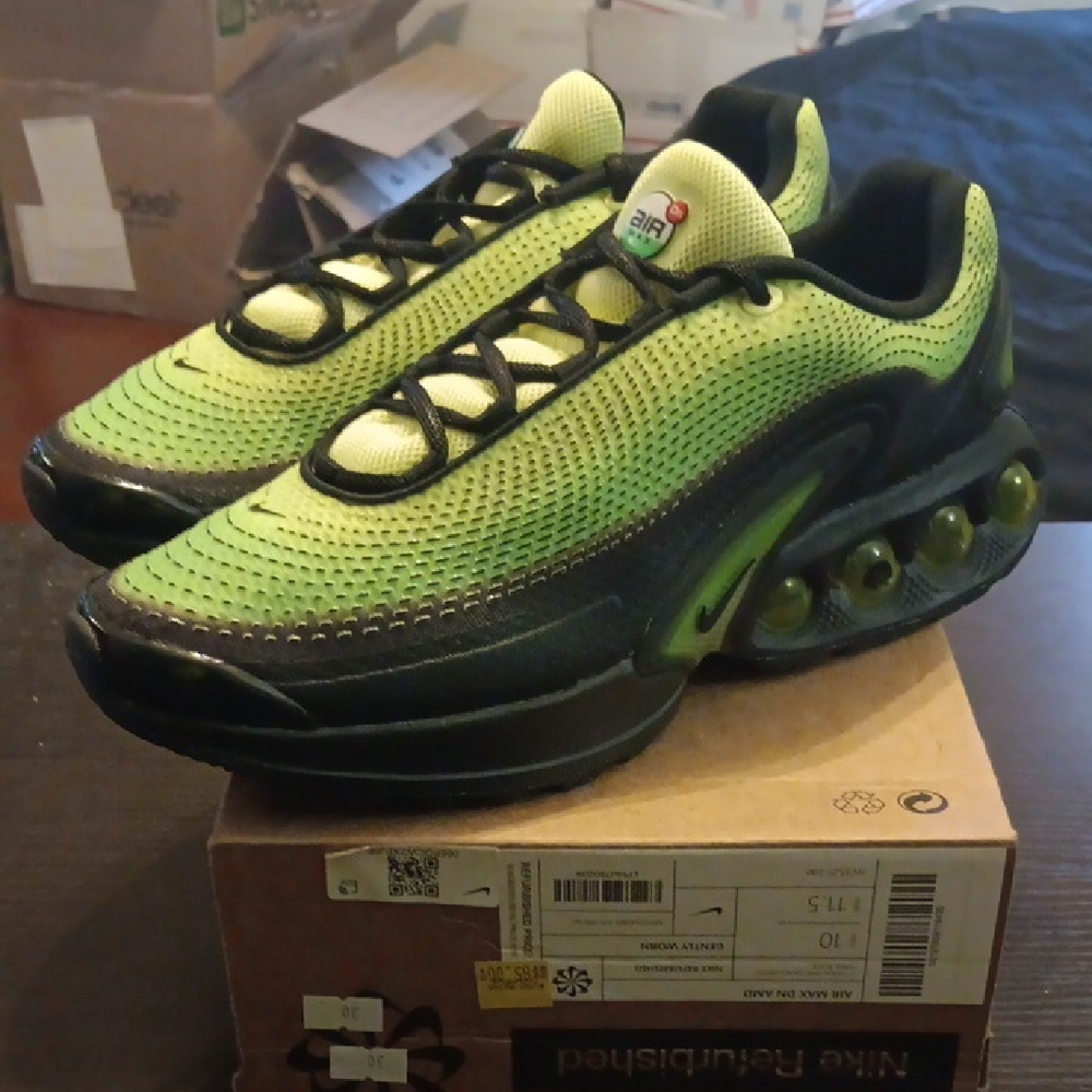 Nike Air Max Sneakers - Lemon Twist and Black Mens SZ 10 Womens SZ 11.5 NWOT - Picture 3 of 9